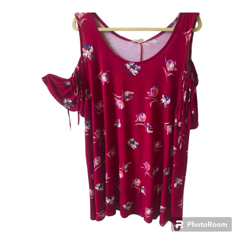 Plus Size Cold Shoulder Floral Top